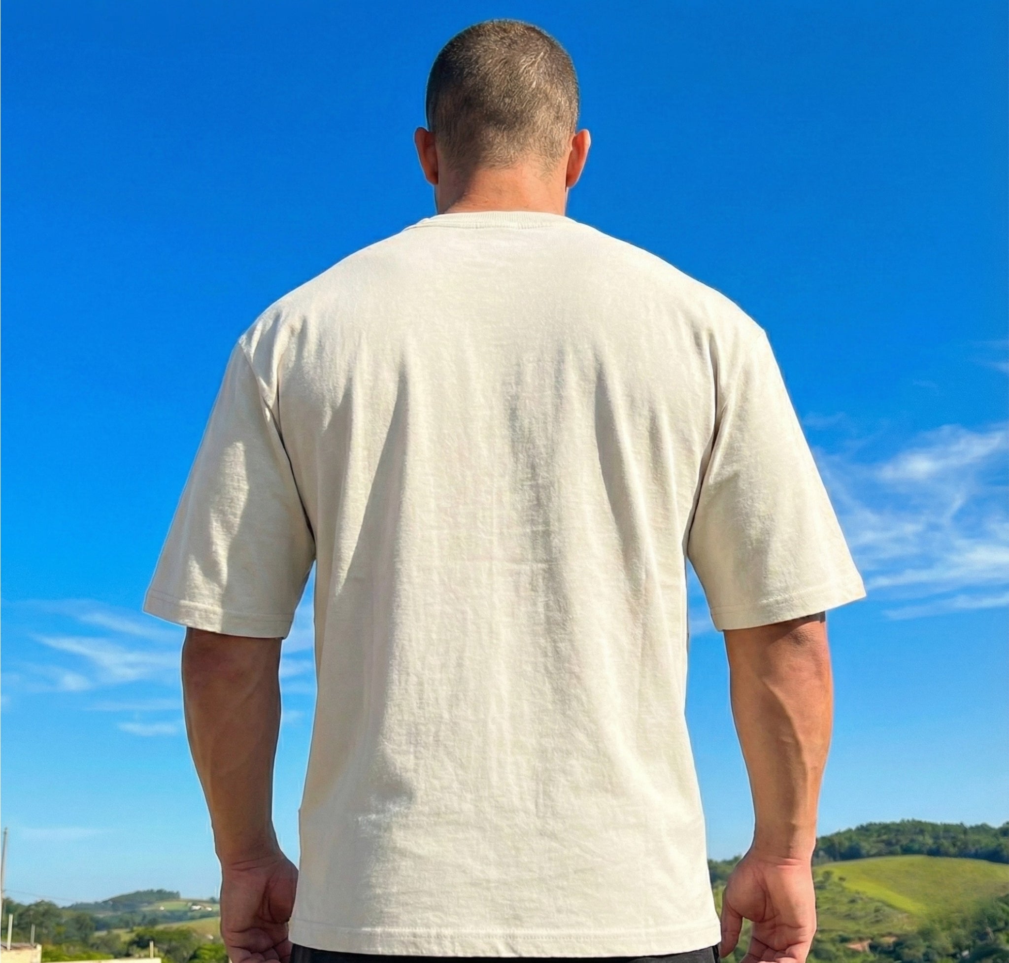 Oversized Ele Ressuscitou — Essencial 2026